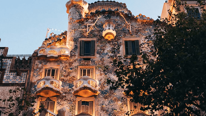A journey through the city at dusk